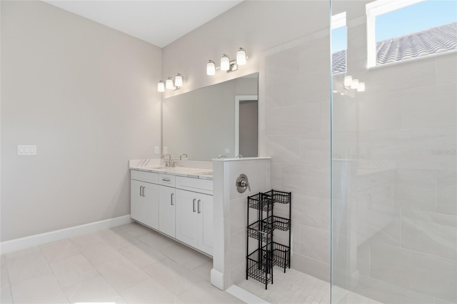 AZARIO ESPLANADE PH IV - Residential