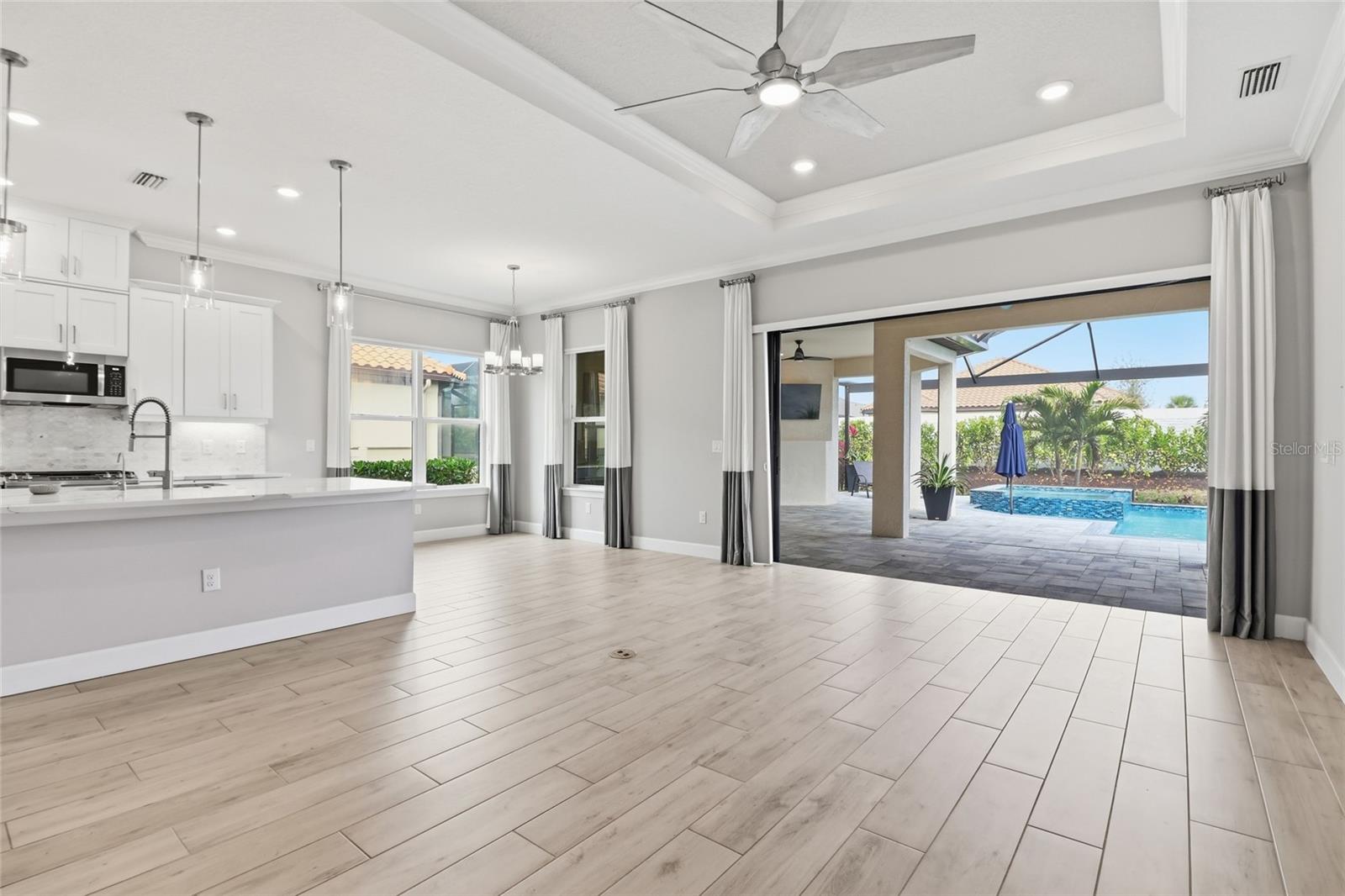 AZARIO ESPLANADE PH IV - Residential