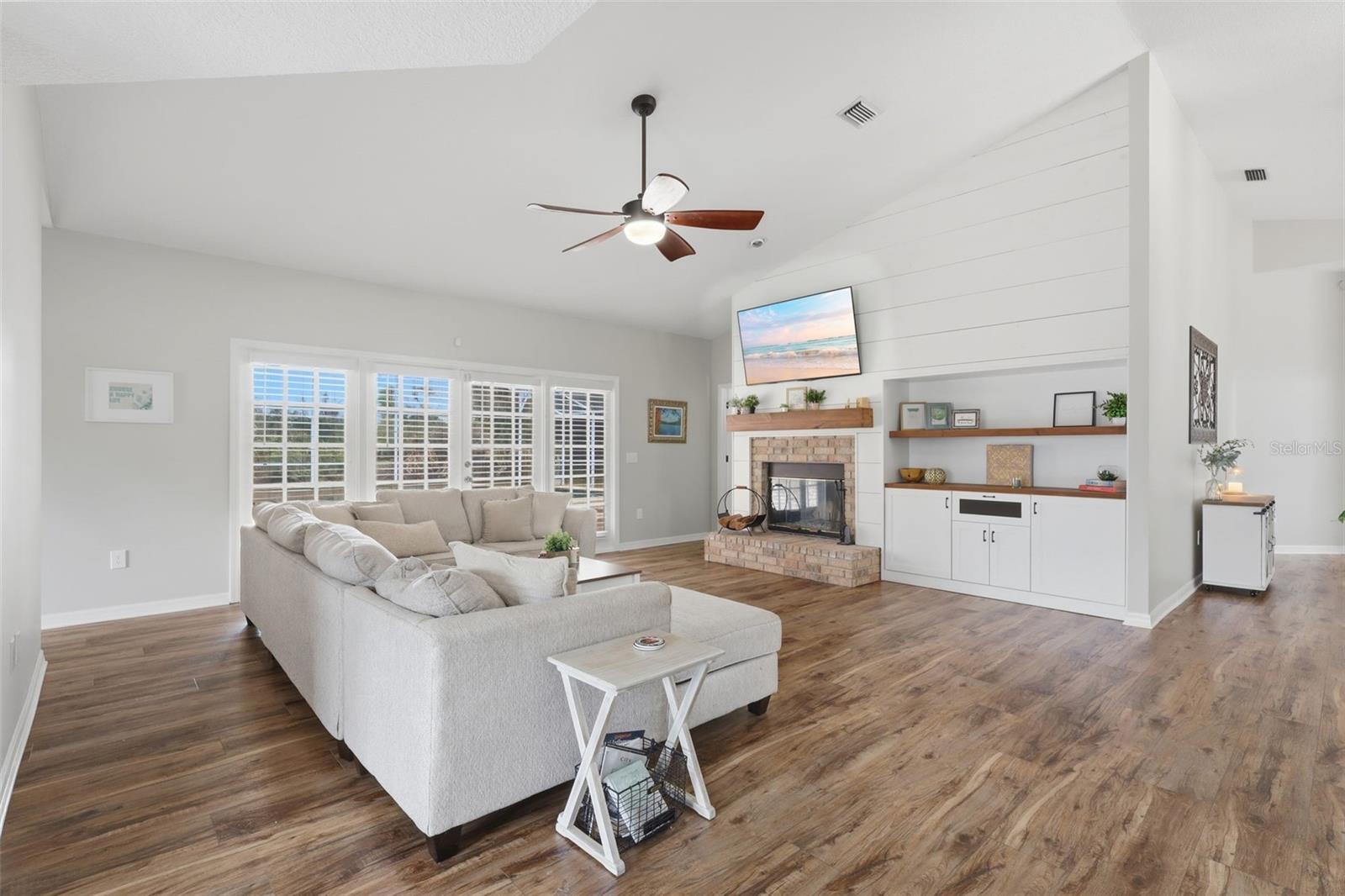 GLEN ABBEY UNIT 03 - Residential