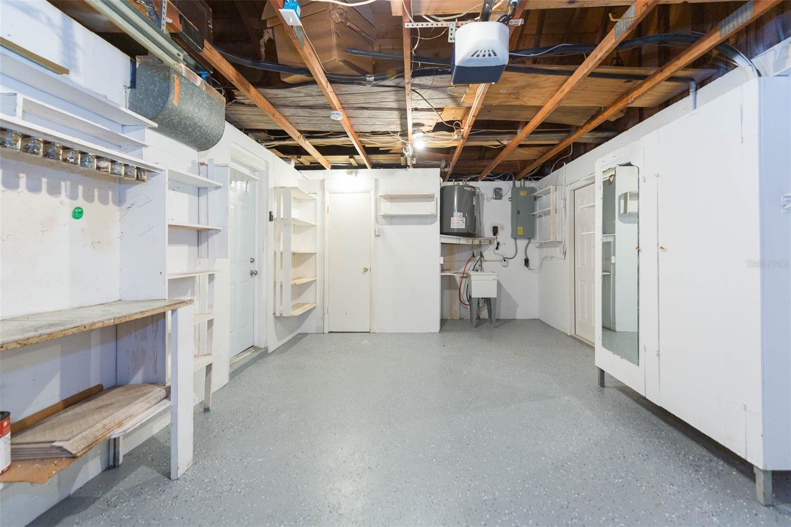 BEACON SQUARE - Residential Lease