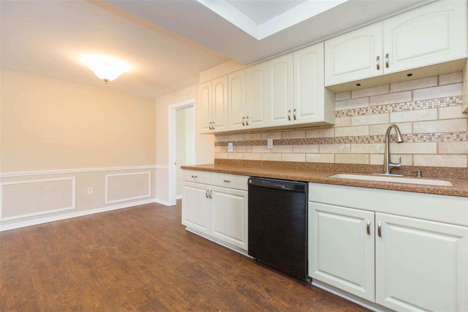 BEACON SQUARE - Residential Lease