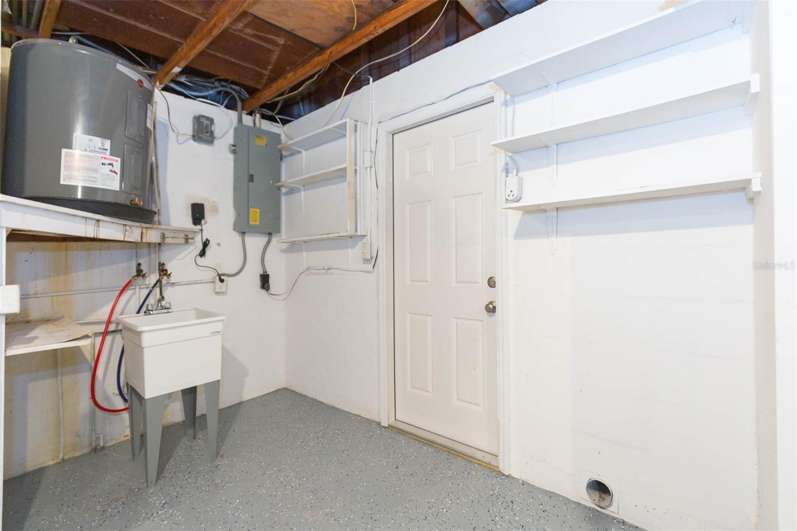 BEACON SQUARE - Residential Lease