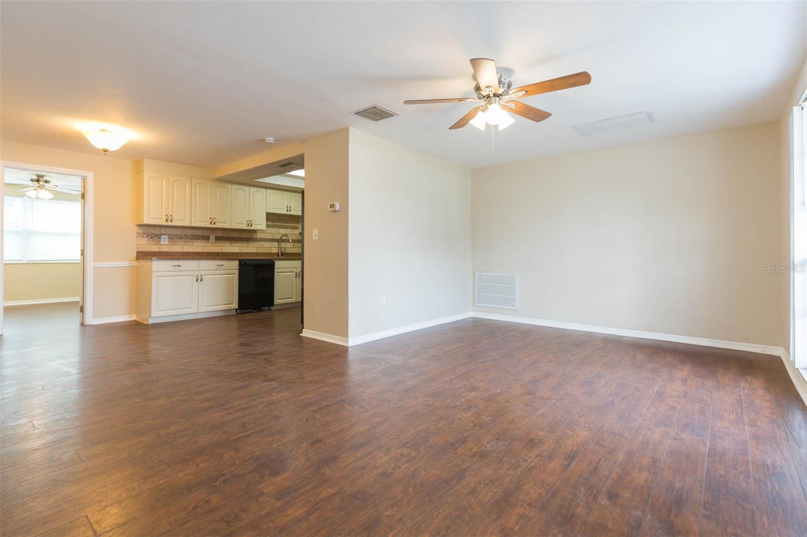 BEACON SQUARE - Residential Lease