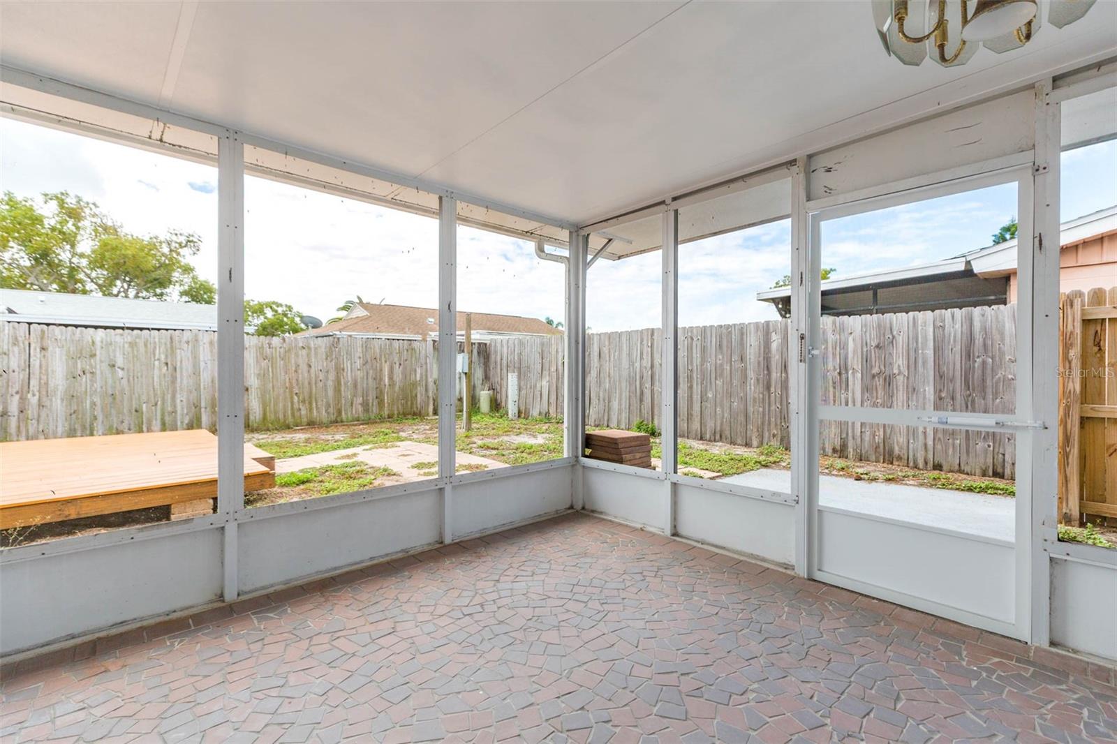 BEACON SQUARE - Residential Lease