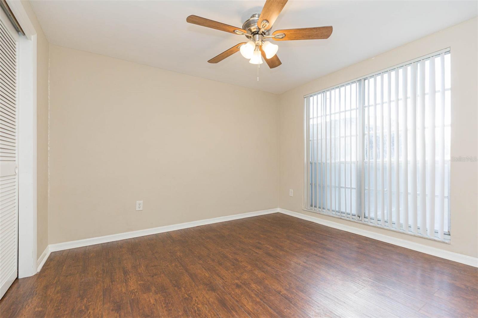 BEACON SQUARE - Residential Lease