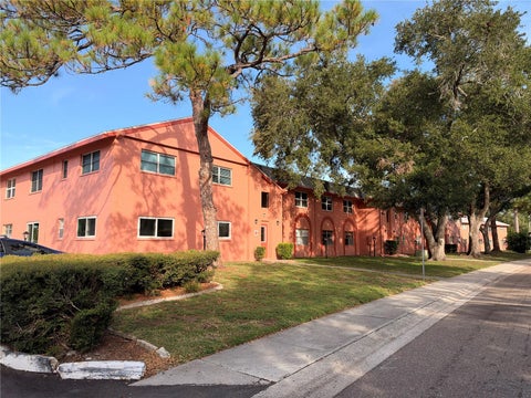 Photo of 251 SW Lincoln Circle N #3209, St Petersburg, FL 33703 (MLS # TB8544567)