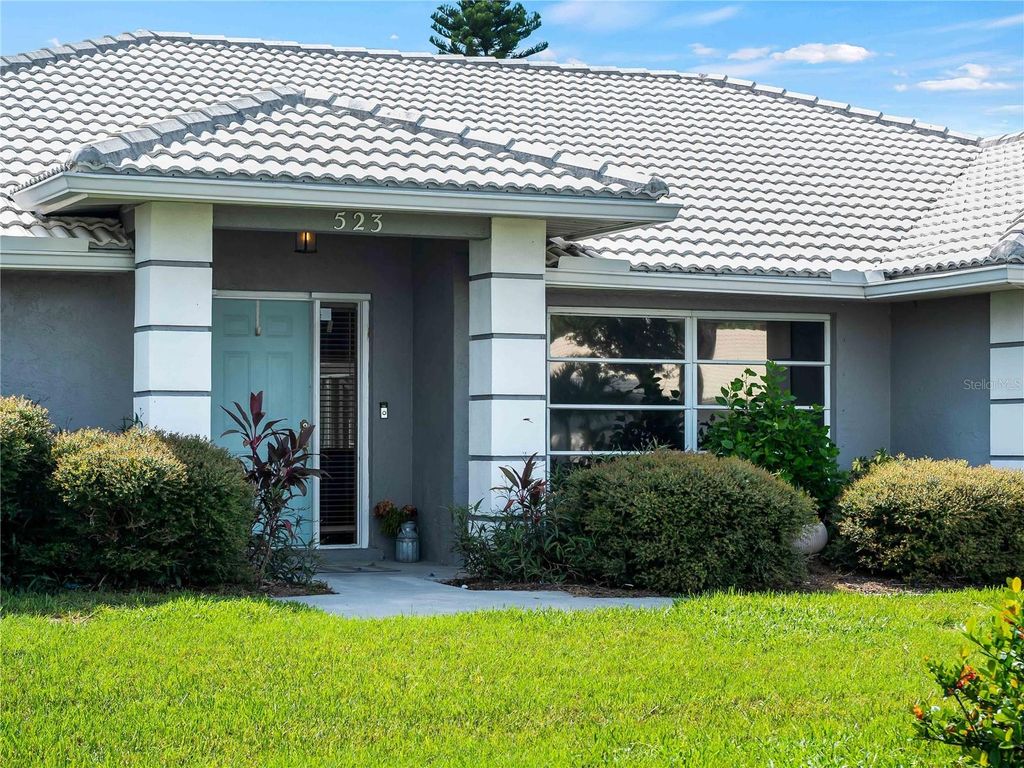 Photo of 523 Warwick Drive, Venice, FL 34293 (MLS # C7514661)