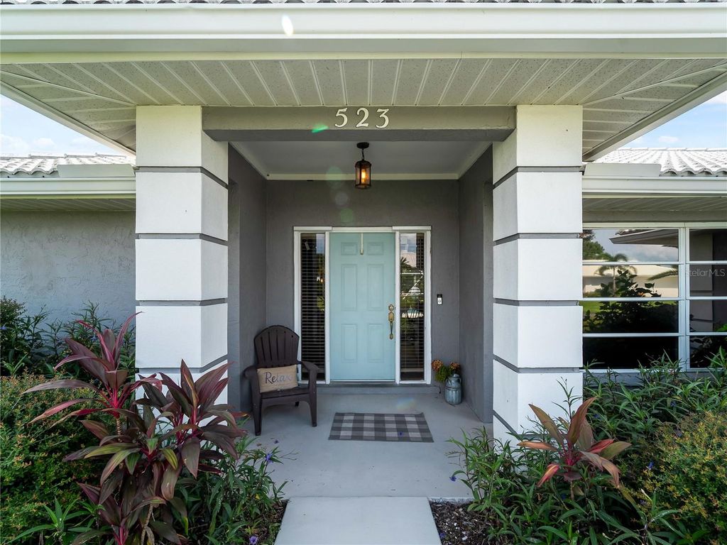 Photo of 523 Warwick Drive, Venice, FL 34293 (MLS # C7514661)