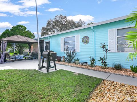 A home in LAKE WALES