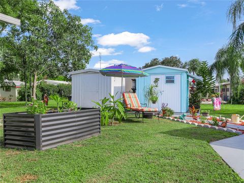 A home in LAKE WALES