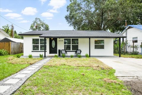 Photo of 1009 E Crawford Street, Tampa, FL 33604 (MLS # TB8418528)
