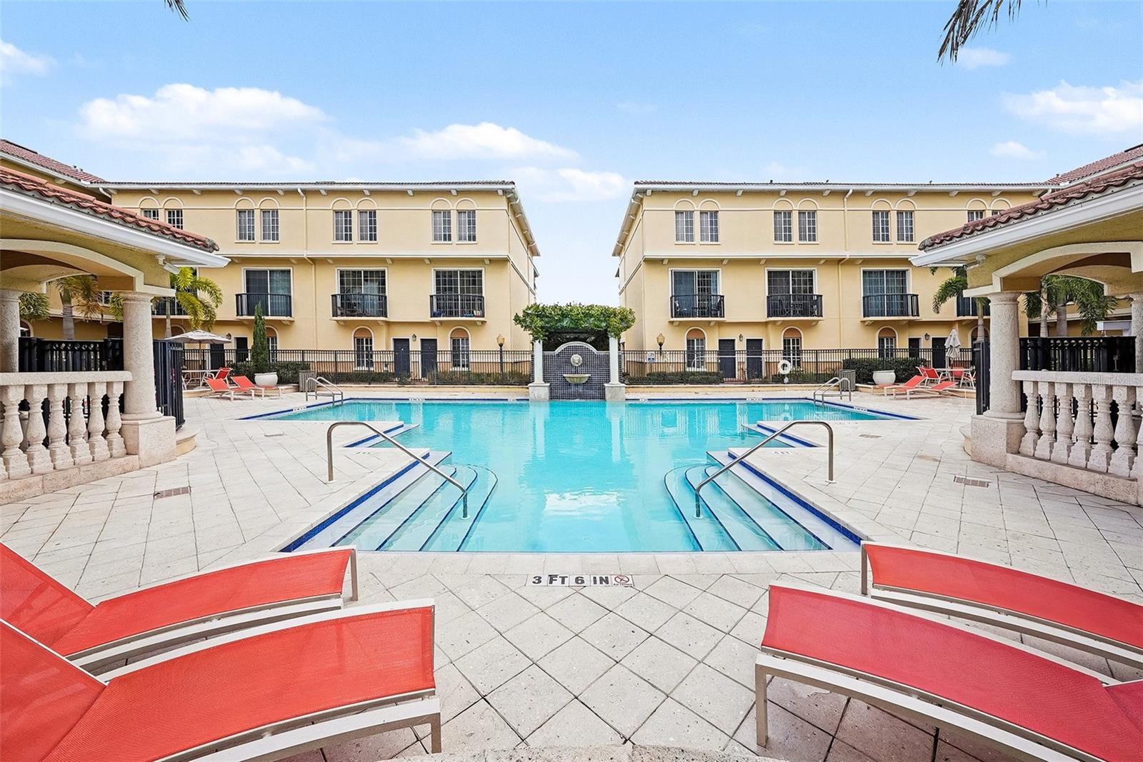 CORDOBA AT BEACH PARK A CONDOM - Residential