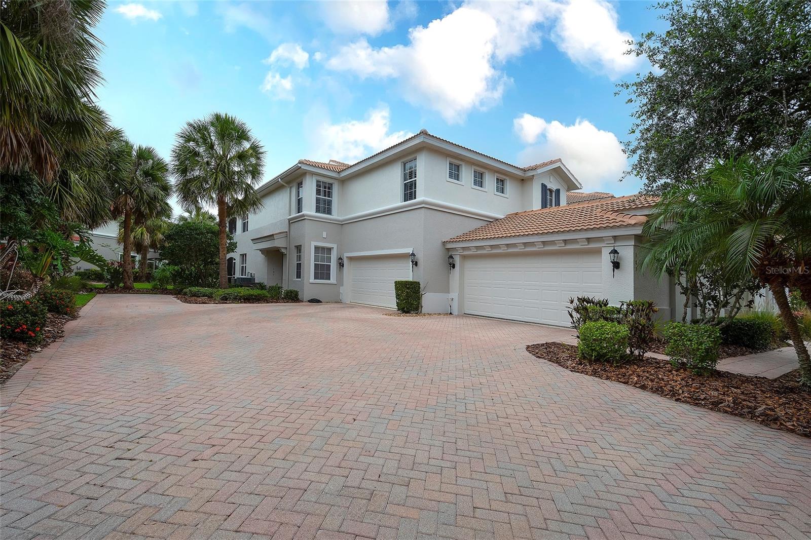 WATERLEFE GOLF & COUNTRY CLUB - Residential