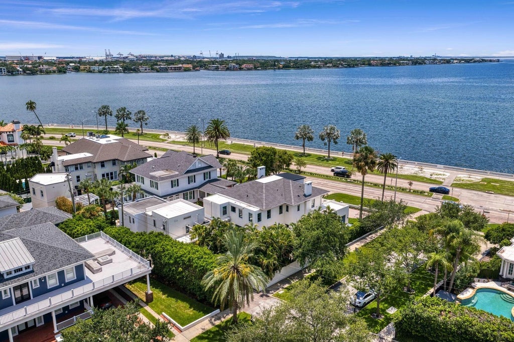 Photo of 907 Bayshore Boulevard, Tampa, FL 33606 (MLS # TB8536955)