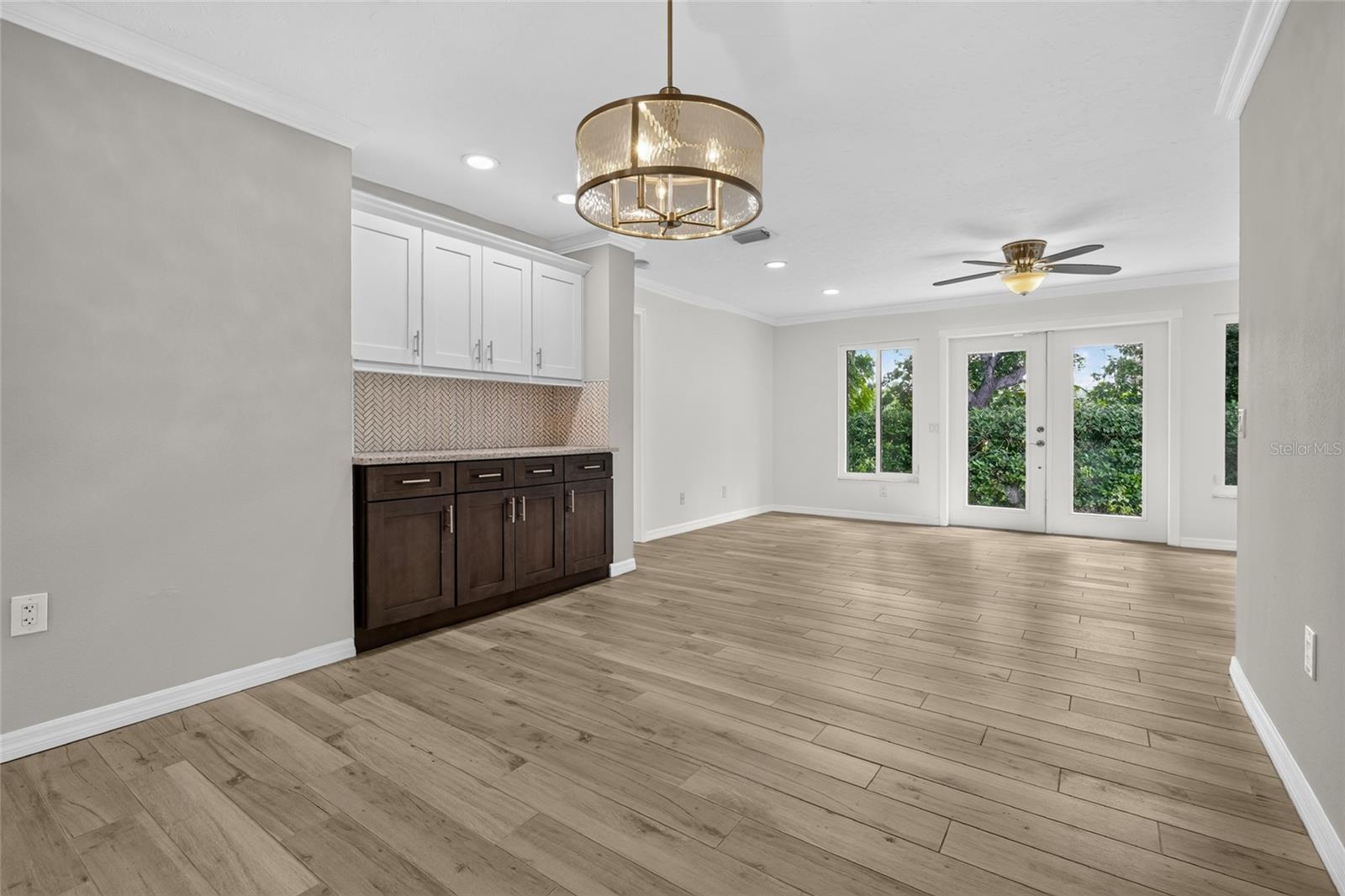 2129 LINWOOD DRIVE