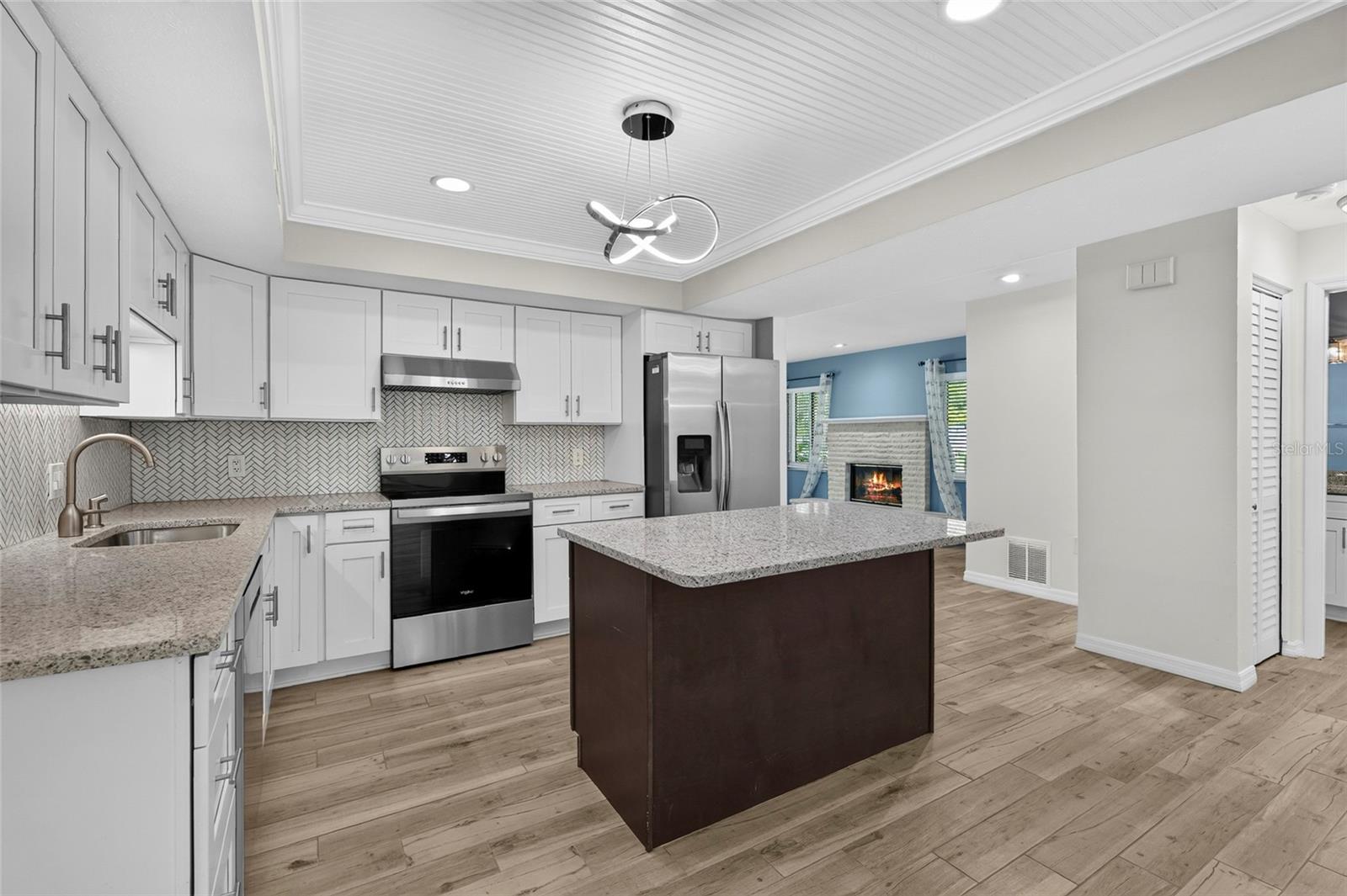 2129 LINWOOD DRIVE