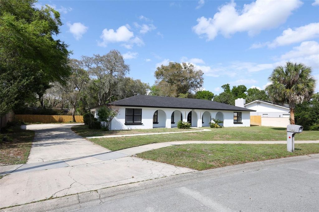 Photo of 302 Timbercove Circle, Longwood, FL 32779 (MLS # O6393377)