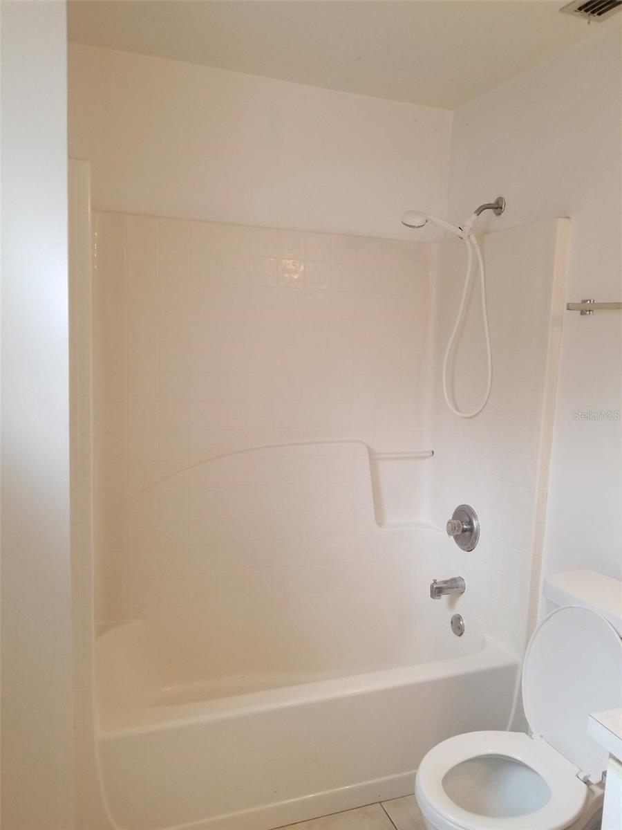 PINE RIDGE HOLLOW EAST PH 02 - Residential Lease