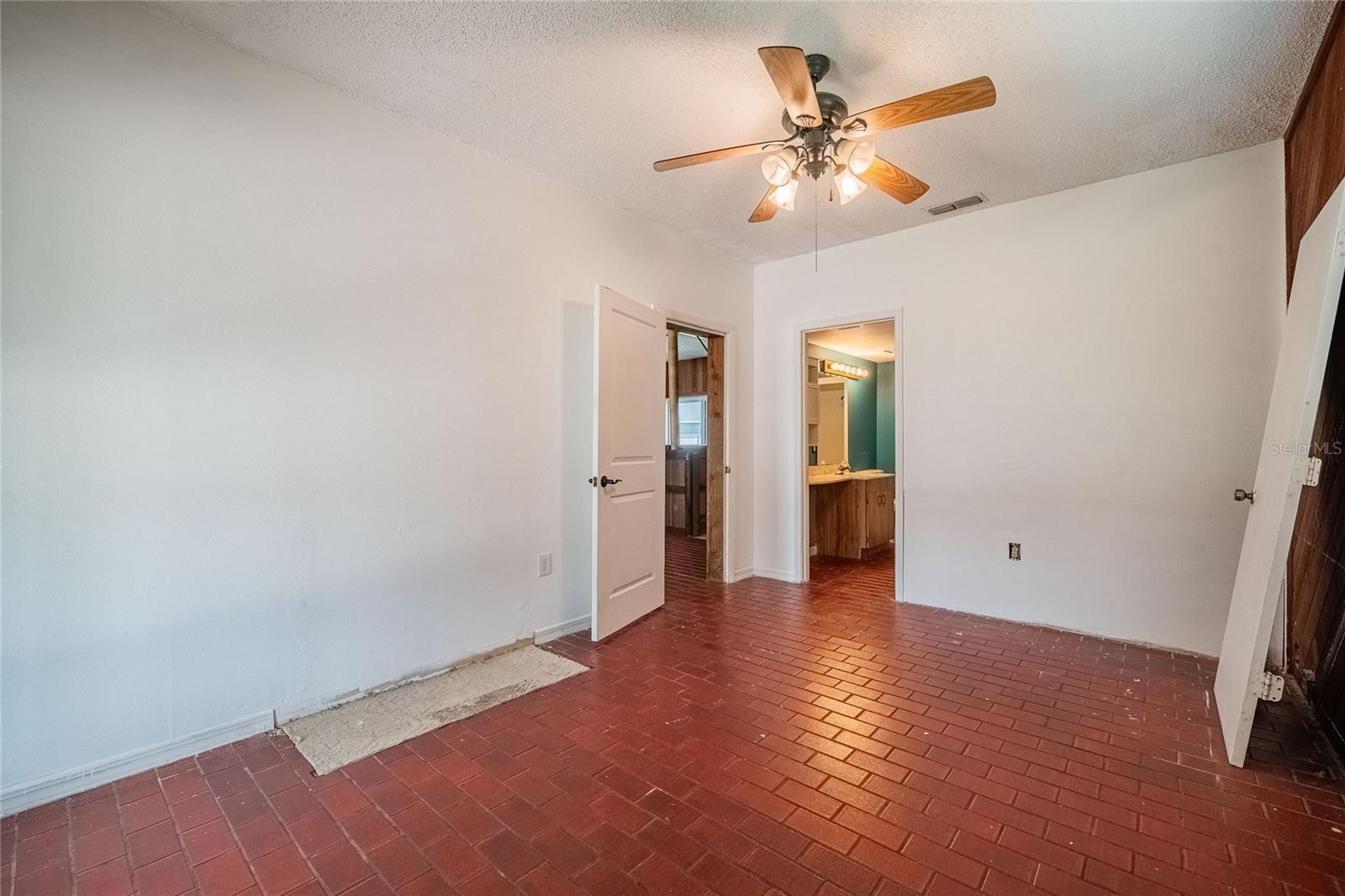 EAGLE LAKE - Residential