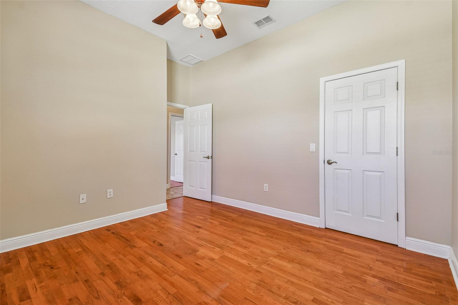 VINEYARDS - Residential