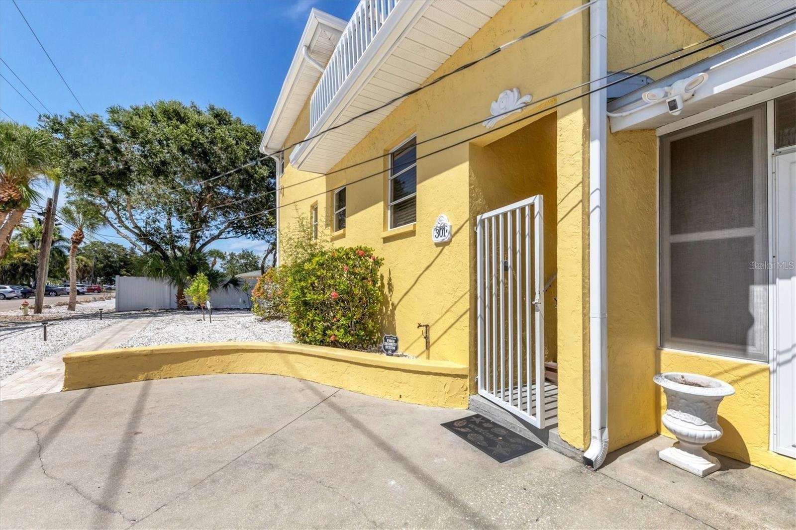 SIESTA MANOR SEC 1 - Residential Lease