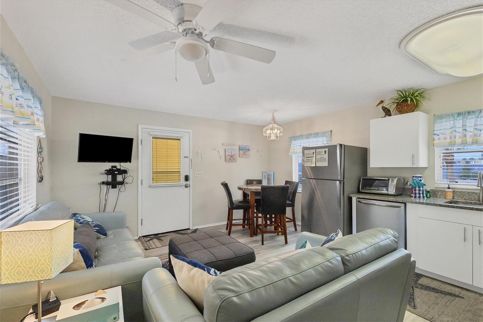 SIESTA MANOR SEC 1 - Residential Lease