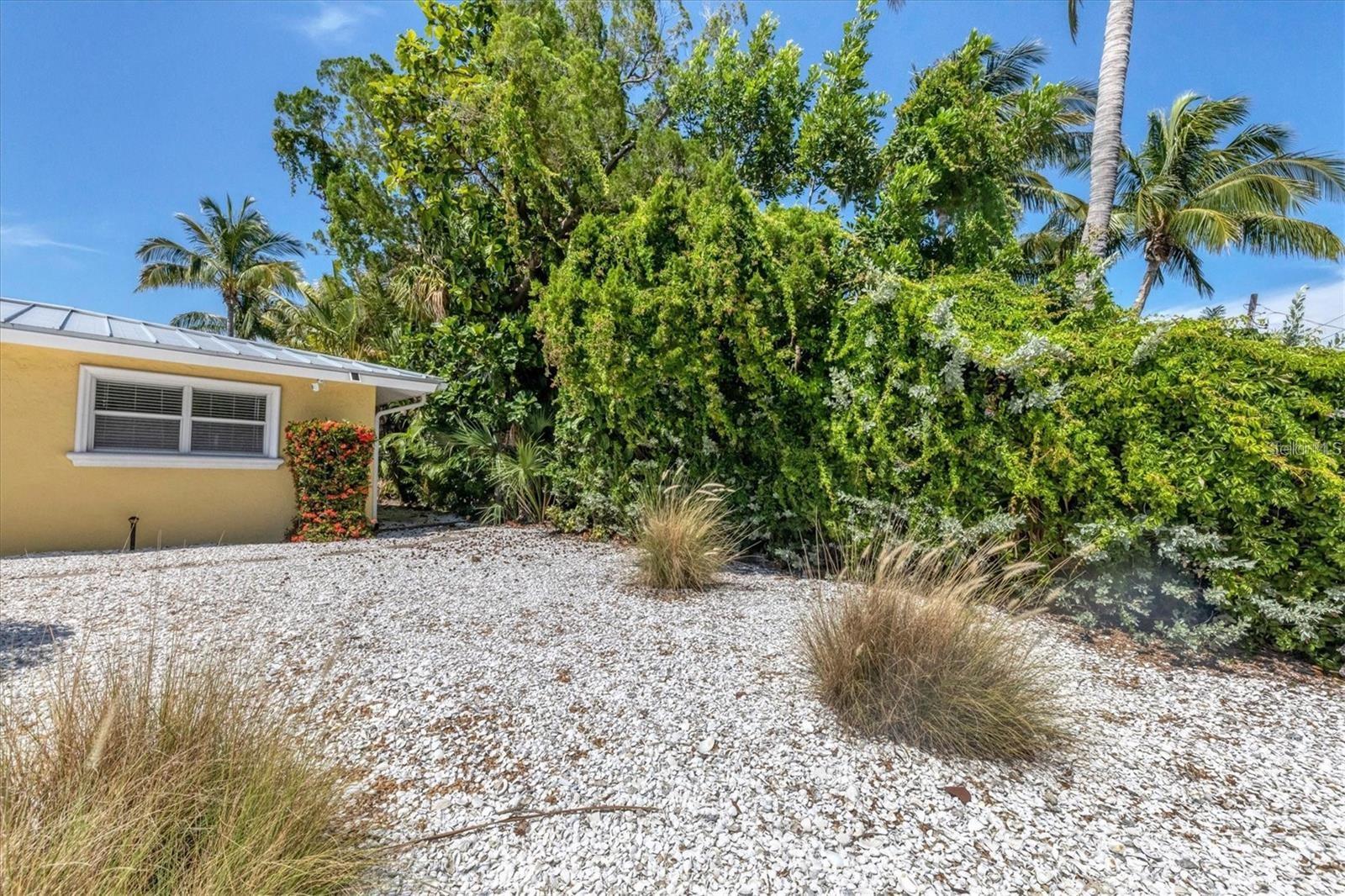 SIESTA MANOR SEC 1 - Residential Lease