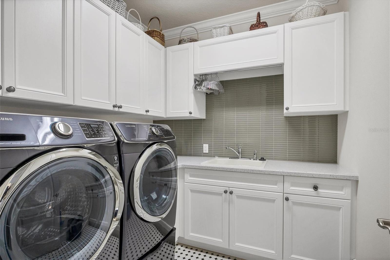 LAKE CLUB PH II - Residential