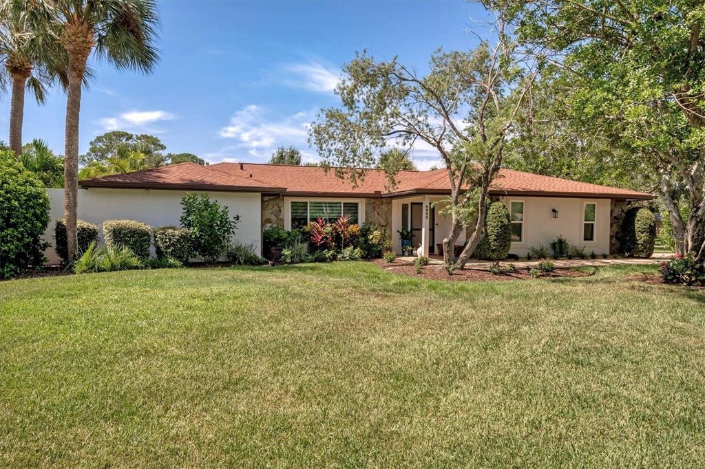 Photo of 4963 Rutland Gate, Sarasota, FL 34235 (MLS # A4674641)