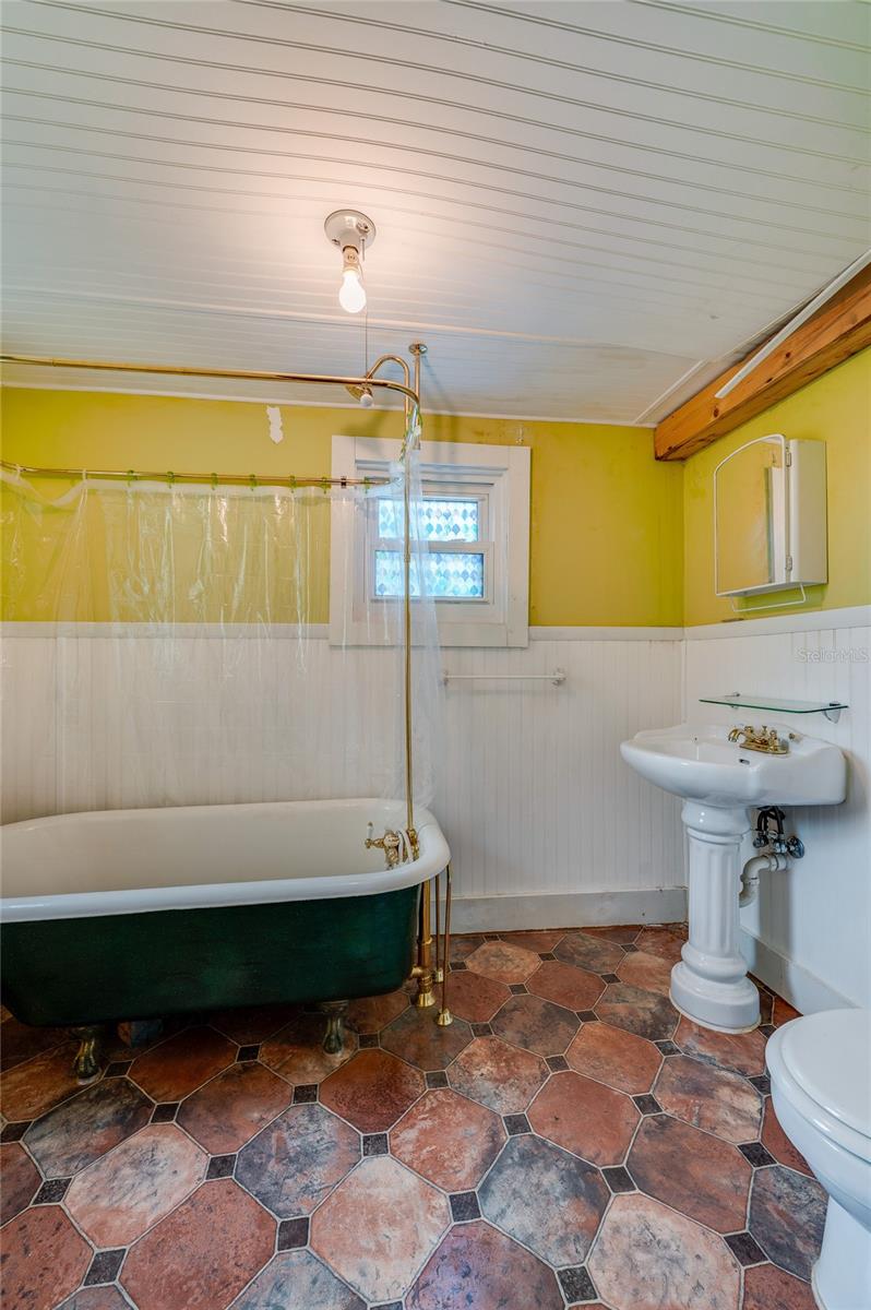 RIVERSIDE PARK - Residential