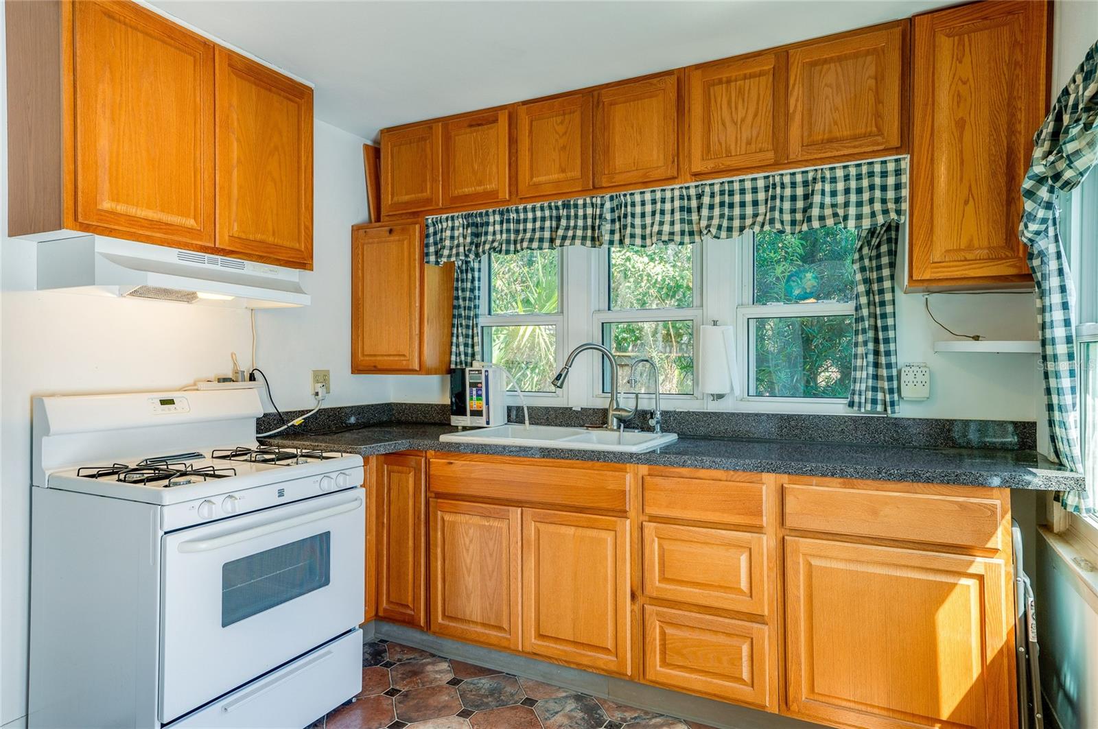 RIVERSIDE PARK - Residential