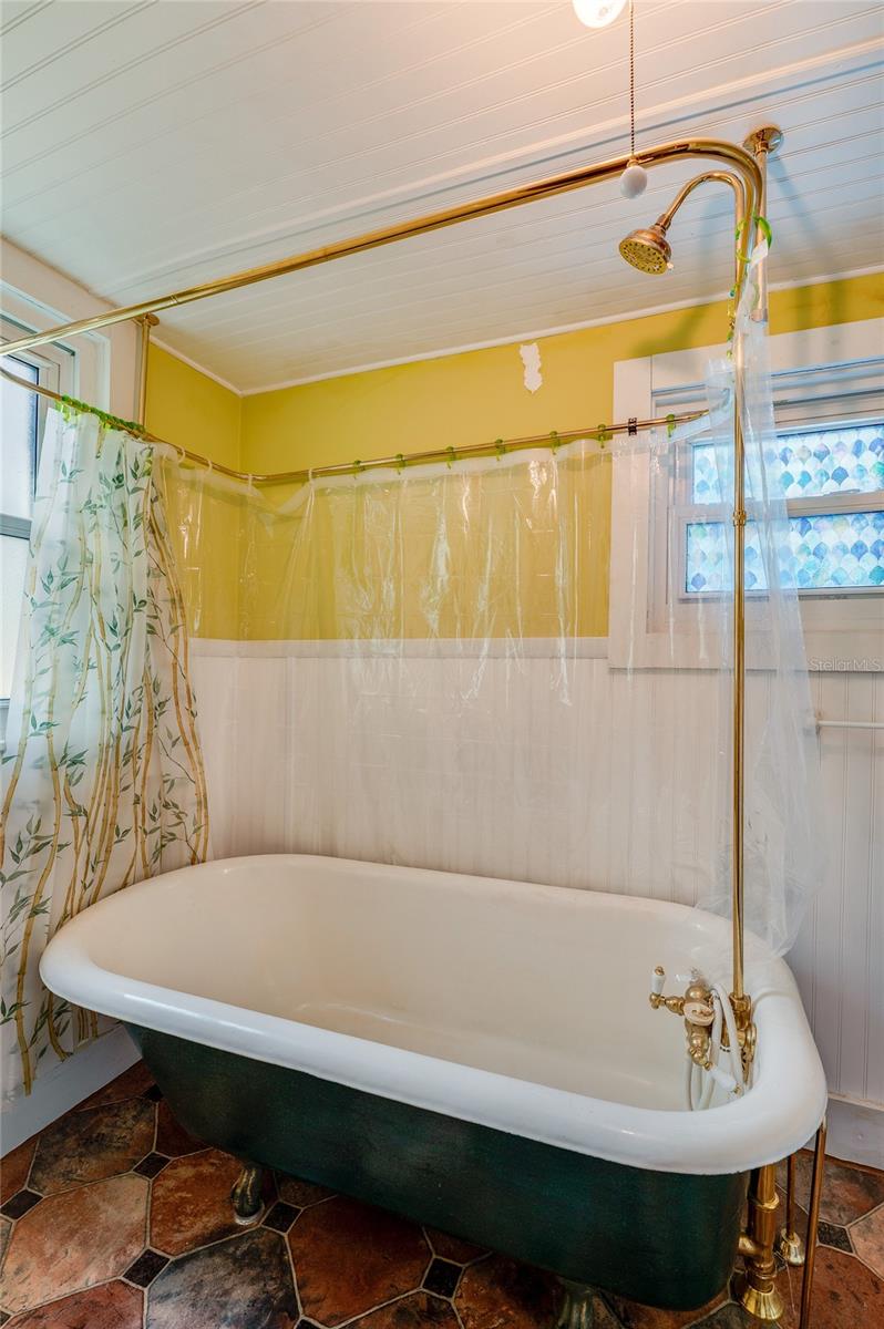 RIVERSIDE PARK - Residential