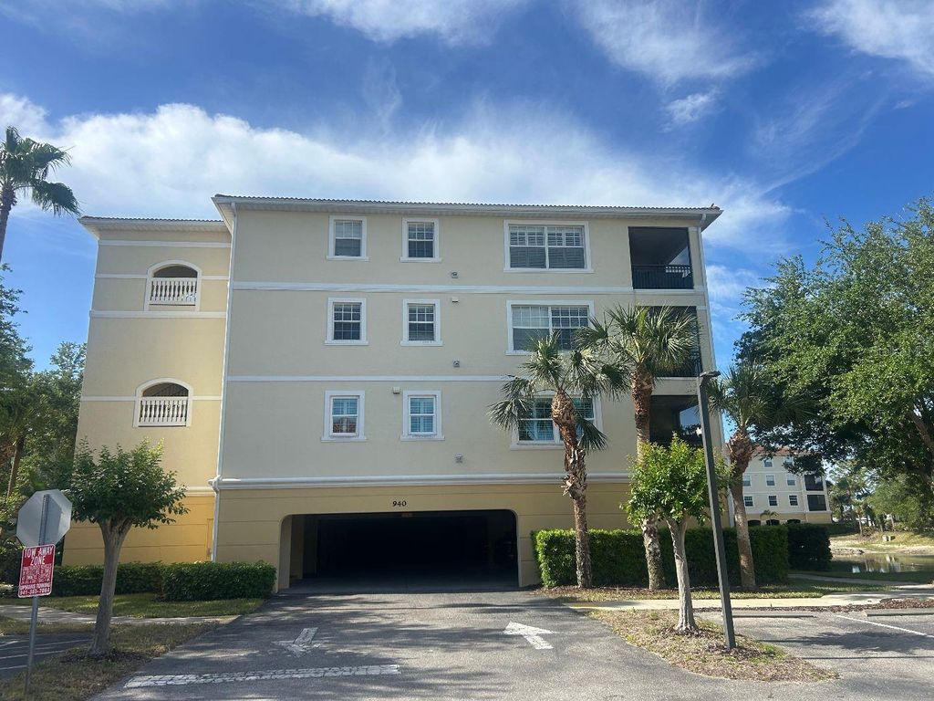 Photo of 940 Cooper Street #302, Venice, FL 34285 (MLS # A4690304)