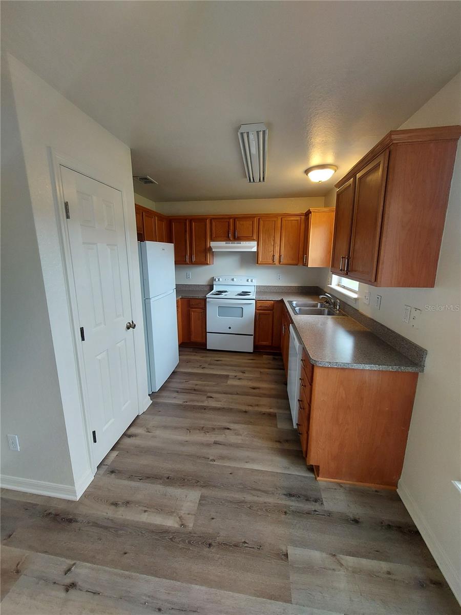 SILVER SPGS SHORES UN 17 - Residential Lease