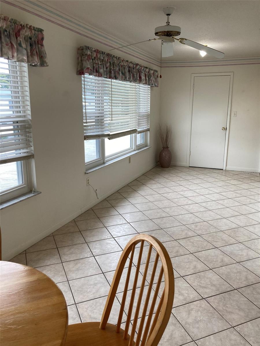 PARADISE SHORES - Residential Lease