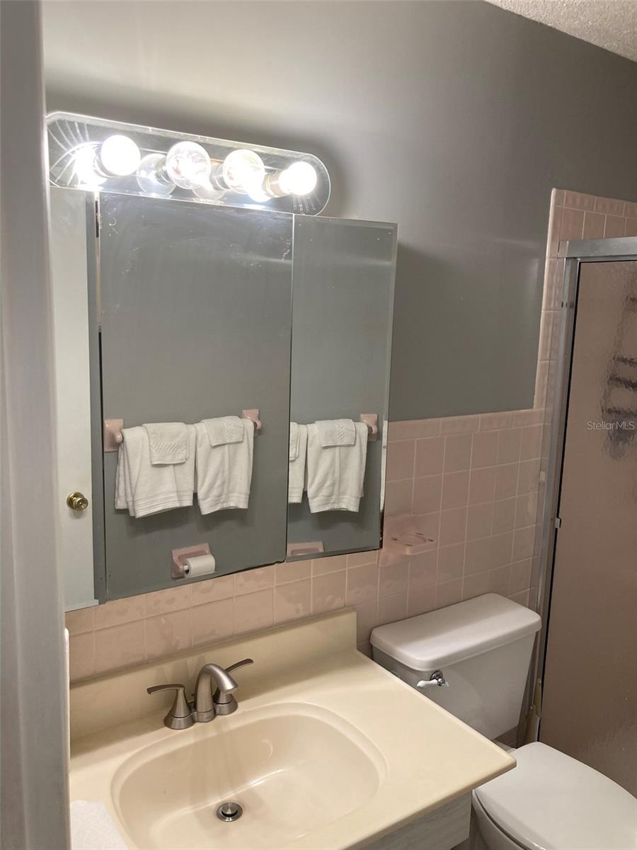 PARADISE SHORES - Residential Lease