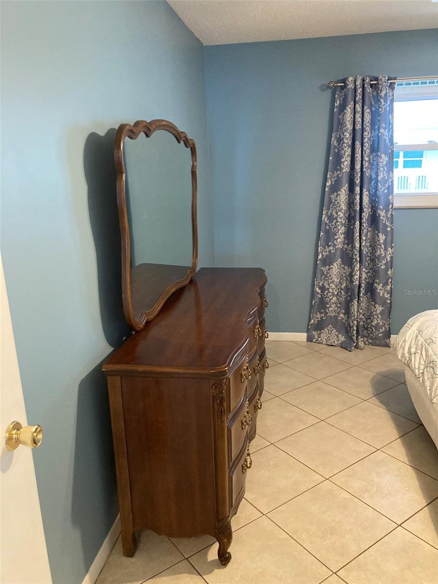 PARADISE SHORES - Residential Lease