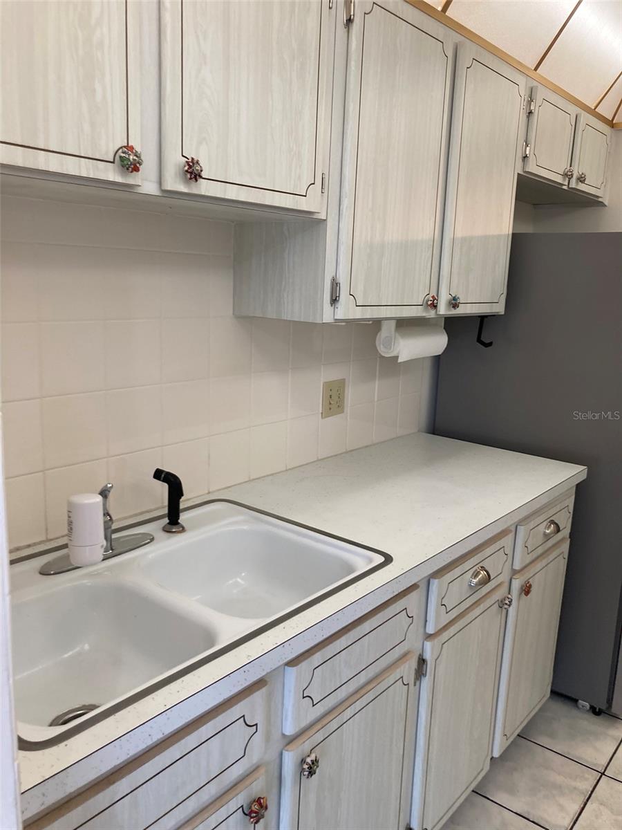 PARADISE SHORES - Residential Lease