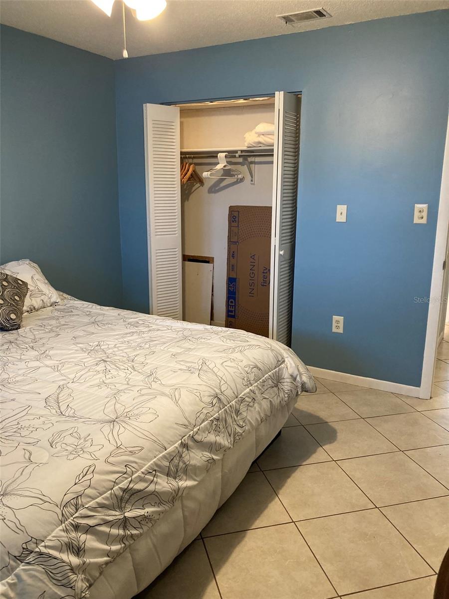 PARADISE SHORES - Residential Lease