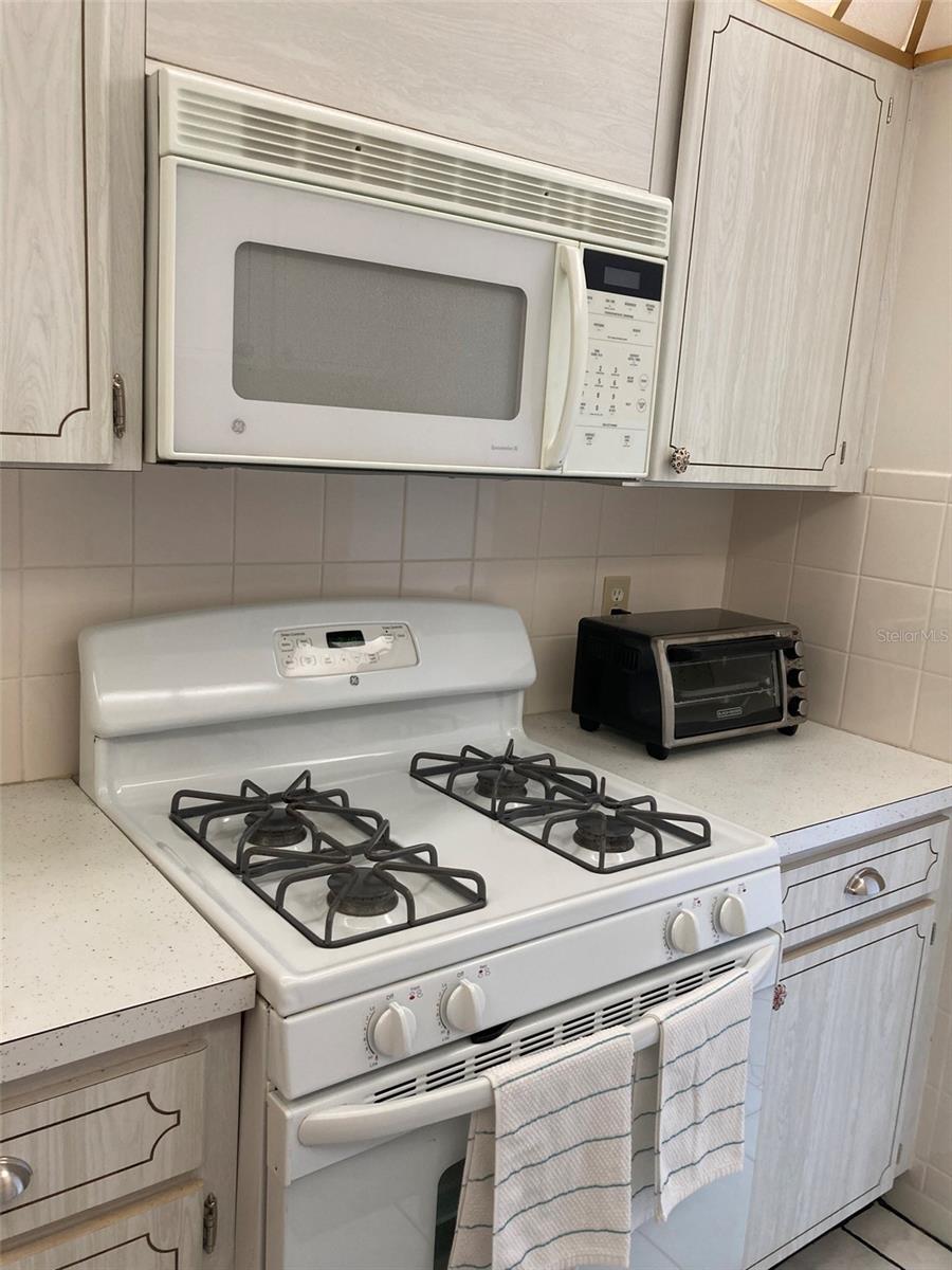 PARADISE SHORES - Residential Lease