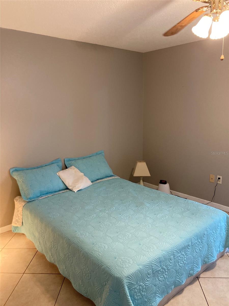 PARADISE SHORES - Residential Lease