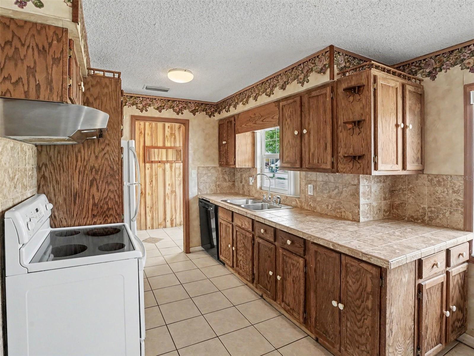 PEACH LAKE MANOR UT 4 - Residential