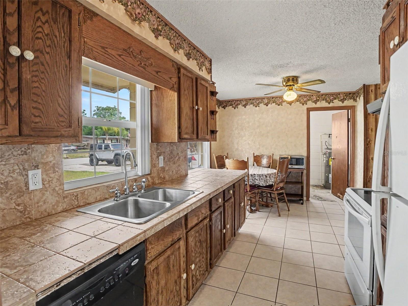PEACH LAKE MANOR UT 4 - Residential
