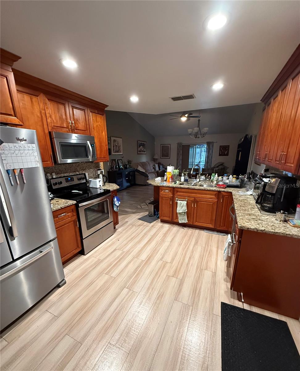 COUNTRY CHASE - Residential