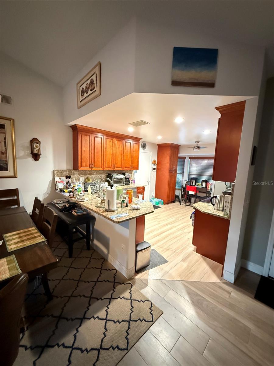 COUNTRY CHASE - Residential