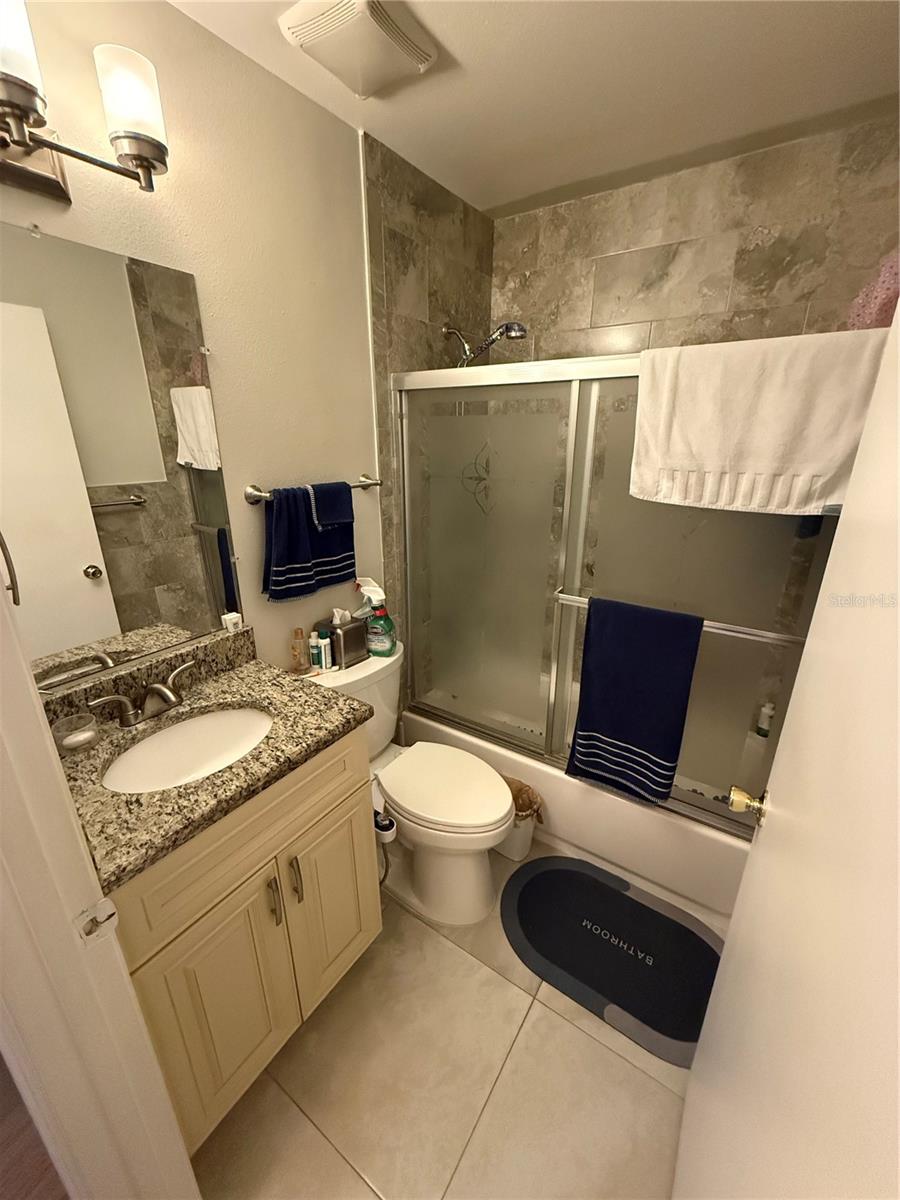 COUNTRY CHASE - Residential