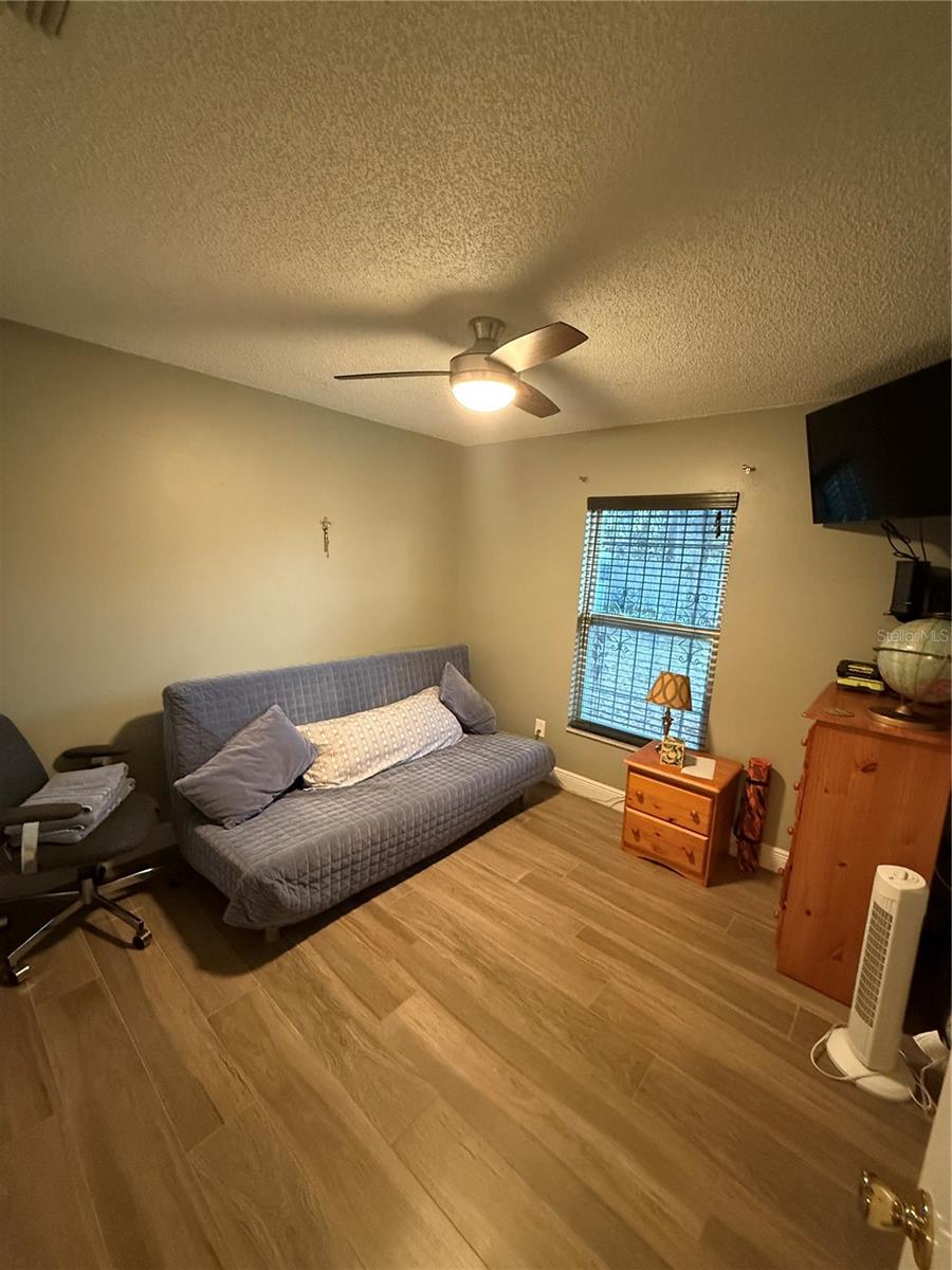 COUNTRY CHASE - Residential