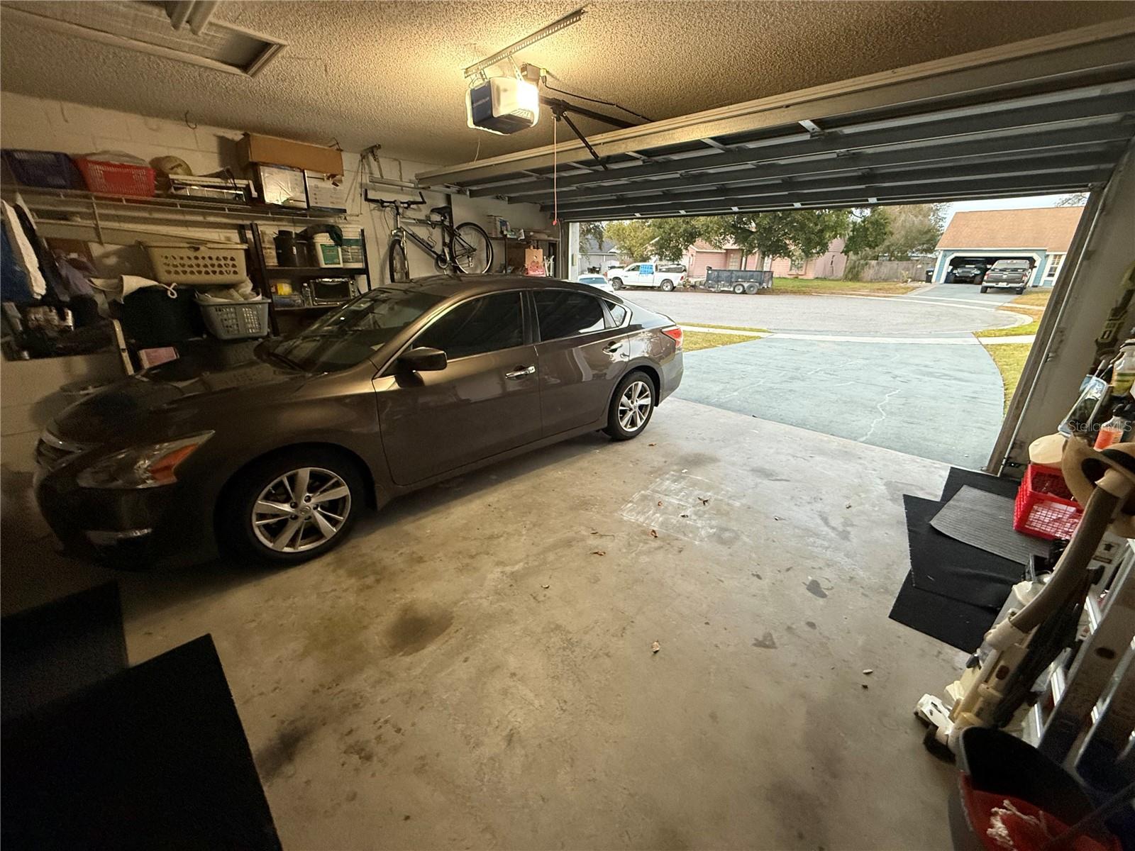 COUNTRY CHASE - Residential