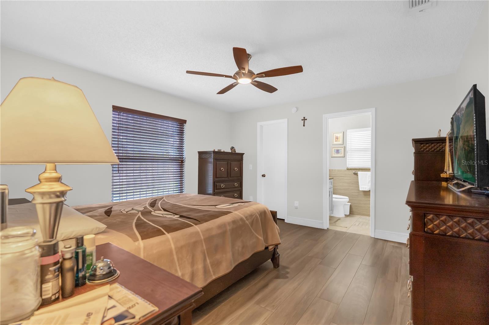 7702 LEGACY LANE