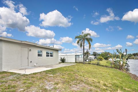 A home in PORT CHARLOTTE